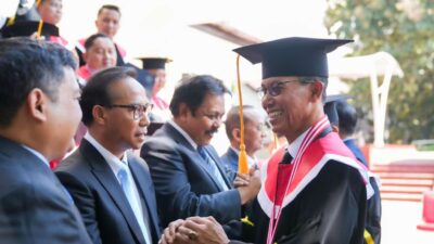 Amsakar Achmad Raih Gelar Doktor Ilmu Pemerintahan di IPDN : Berikan Kontribusi Terbaik Bagi Batam