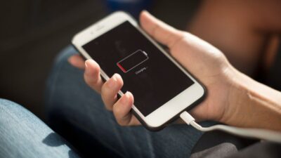 Fakta dan mitos mengecas HP (Kompas.com/soffyaranti)