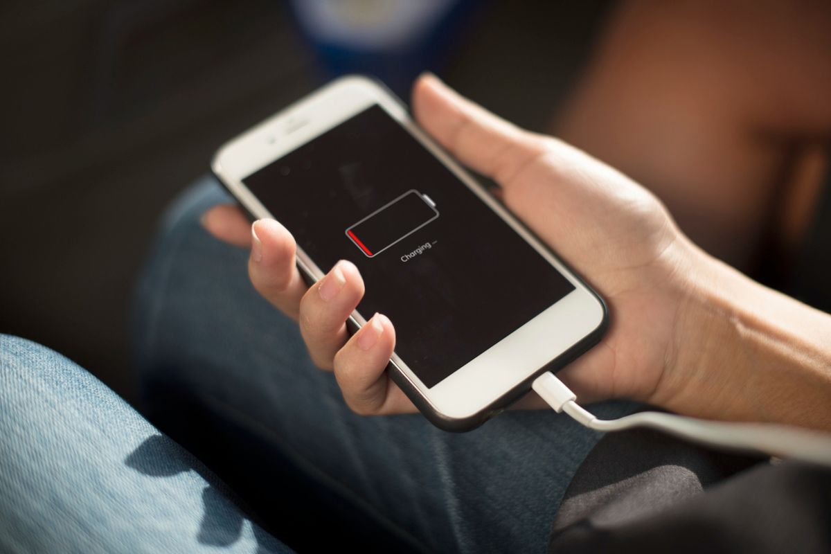 Fakta dan mitos mengecas HP (Kompas.com/soffyaranti)