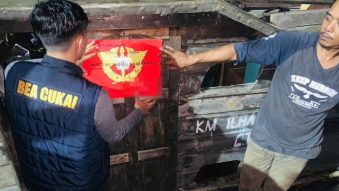 Bea Cukai melakukan penegahan rokok ilegal. Foto: Istimewa