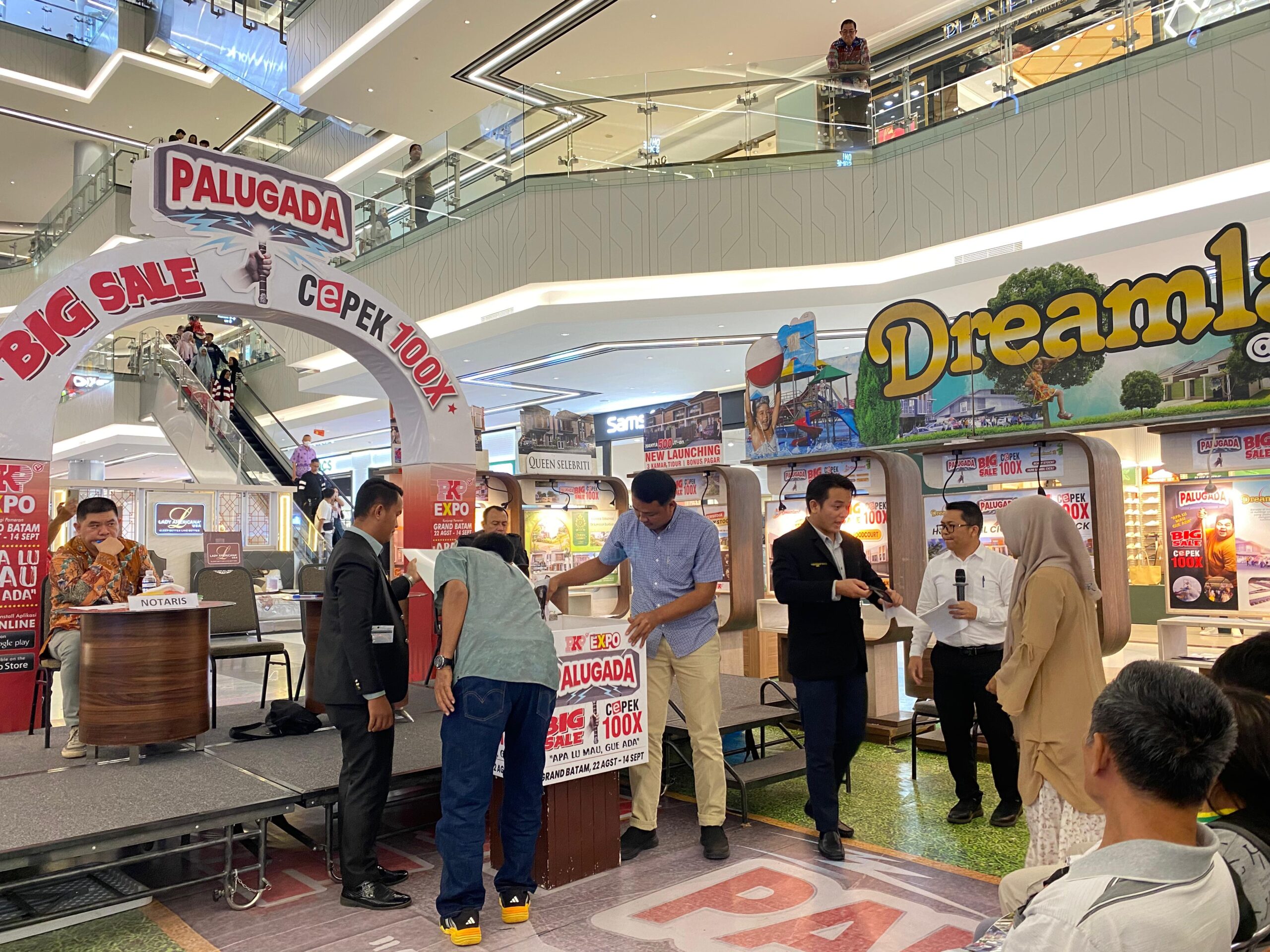 Pameran properti dengan Promo Palugada itu ditutup dengan acara pengundian hadiah total Rp 100 juta bagi konsumen PKP yang beruntung.