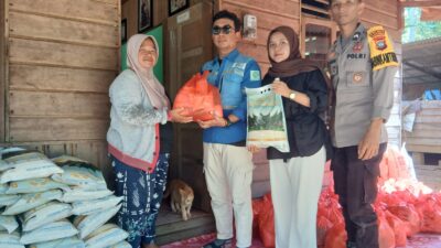 PT Multi Mineral Indonesia (MMI) menyalurkan bantuan paket Sembako kepada warga Desa Kelarik Utara dan Desa Kelarik Air Mali, Kecamatan Bunguran Utara, Kabupaten Natuna