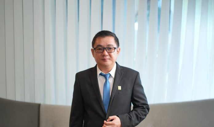 Direktur Utama PT PLN Batam, Kwin Fo.