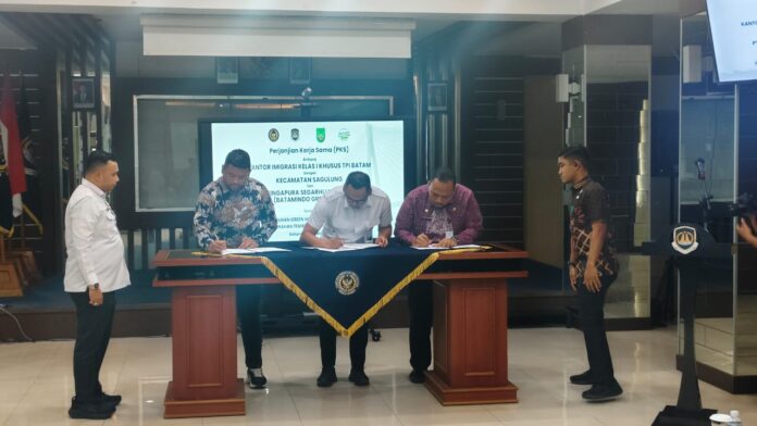 Kantor Imigrasi Kelas I Khusus TPI Batam menjalin kerja sama dengan PT Singapura Segarhijau Sayuran (Batamindo Green Farm) dalam pembangunan green house sebagai upaya pemberdayaan masyarakat.