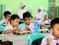 Negara Bayar Premium, Anak-anak MBG Terima Makanan Murahan