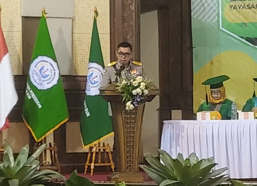 Irjen Pol Dr H Andry Wibowo SIK MH MSi menyampaikan orasi ilmiah mewakil Kapolri dalam wisuda Universitas Ibnu Chaldun (UIC) Tahun Akademik 2024/2025 di Jakarta, Rabu (22/10/2025).