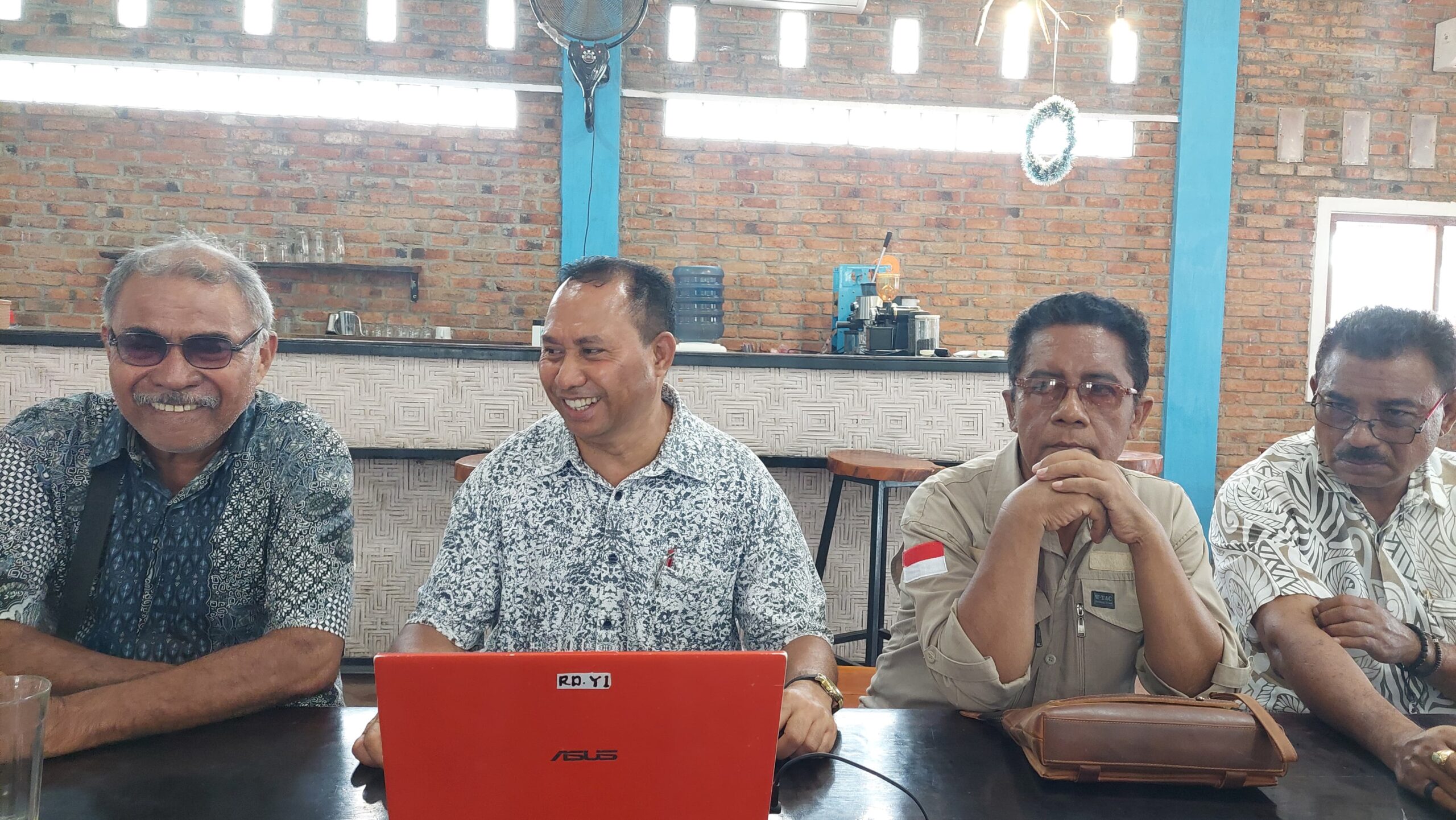 Direktur PT Krisrama, RD Ephivanus Nale Rimo SH MH, kepada media di Maumere, NTT, Rabu (03/12/2025).