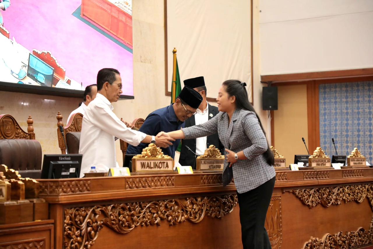 Wali Kota Batam bersama sejumlah anggota DPRD Batam saat Rapat Paripurna di DPRD Batam, Rabu (7/1/2026). HUMAS DISKOMINFO BATAM