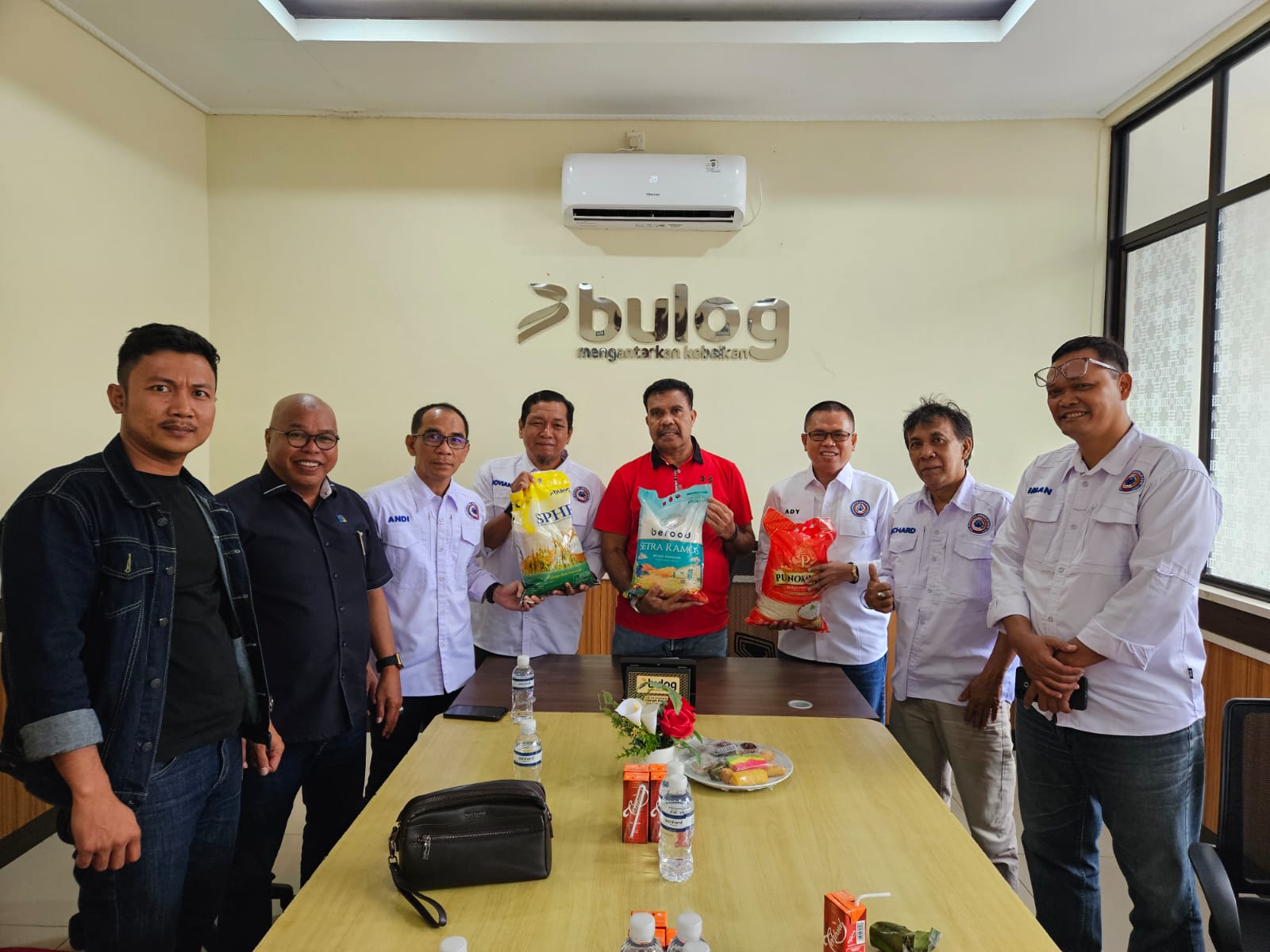 6. KJK Jalin Silaturahmi dengan Bulog Batam, Sepakati Kolaborasi Strategis Dukung Ketahanan Pangan