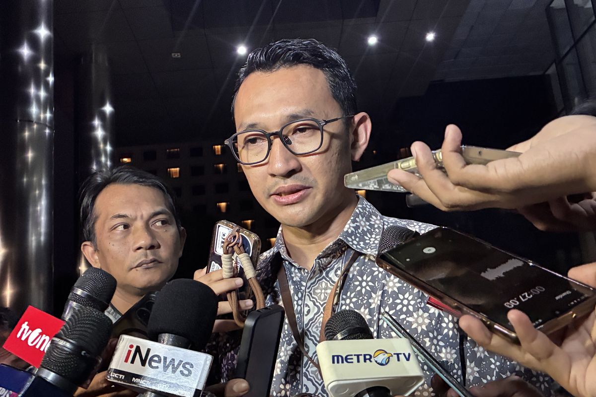 Juru Bicara KPK Budi Prasetyo di Gedung Merah Putih, Jakarta, Selasa (16/12/2025) malam.(KOMPAS.com/HARYANTI PUSPA SARI)