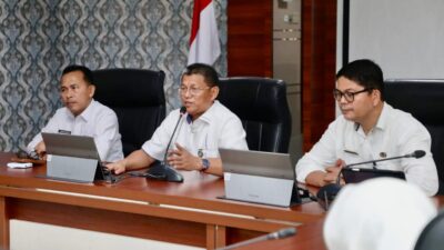 ekda Batam, Firmansyah, memimpin rapat evaluasi PPID Tahun 2026 di lingkungan Pemerintah Kota Batam di Kantor Wali Kota Batam, Rabu (11/3/2026). HUMAS DISKOMINFO BATAM / ADE RAHMATULLAH