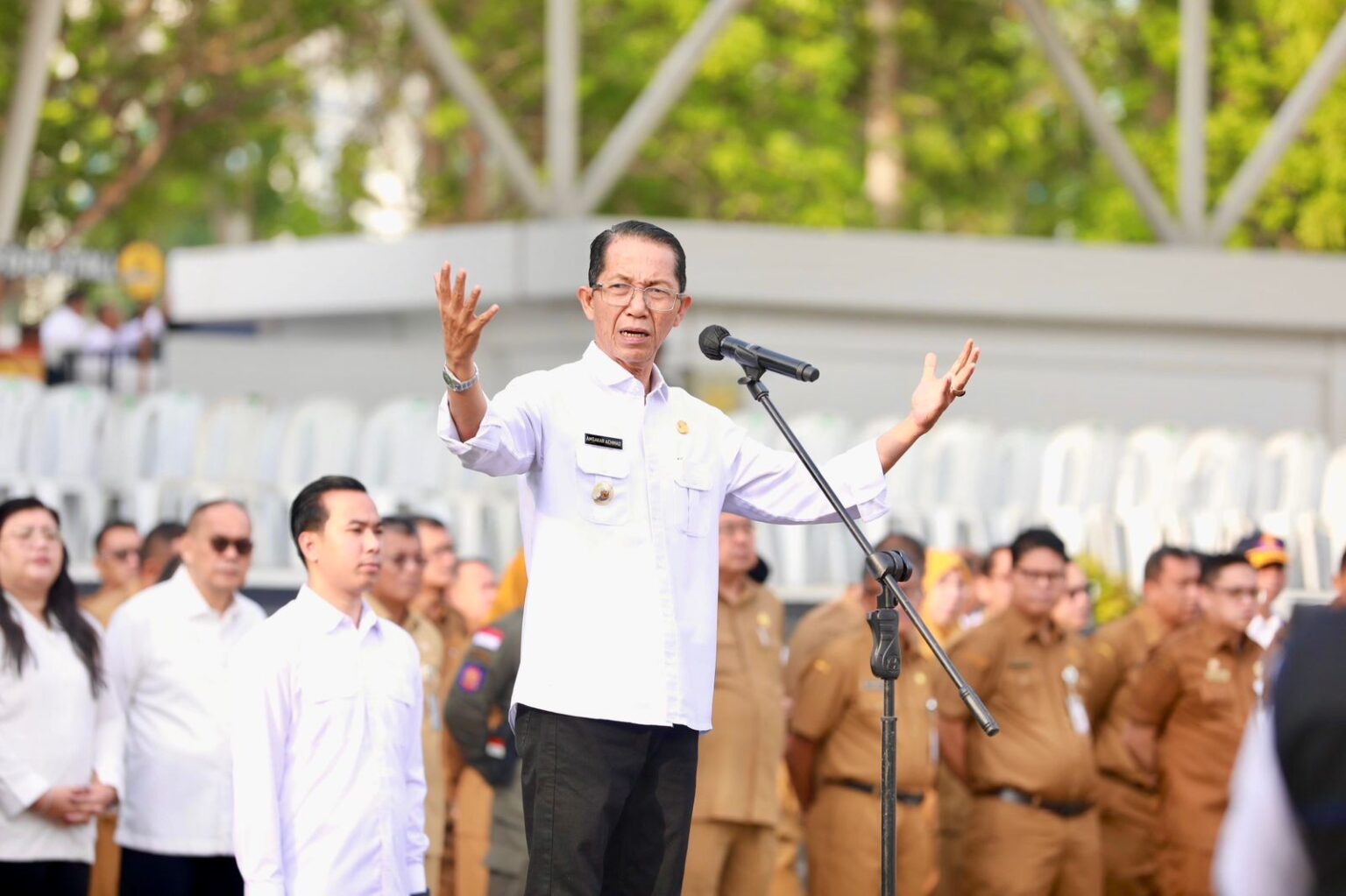 Wali Kota Batam, Amsakar Achmad, memimpin apel gabungan perdana pascale­baran Idulfitri 1447 Hijriah di Dataran Engku Putri, Batamcentre, Senin (30/3/2026). HUMAS DISKOMINFO BATAM
