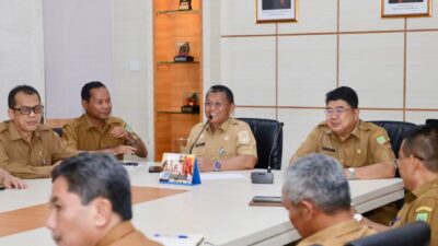 Sekda Batam, Firmansyah, memimpin Rapat Prognosis Pendapatan Daerah Tahun 2027 di Kantor Wali Kota Batam, Senin (30/3/2026). HUMAS DISKOMINFO