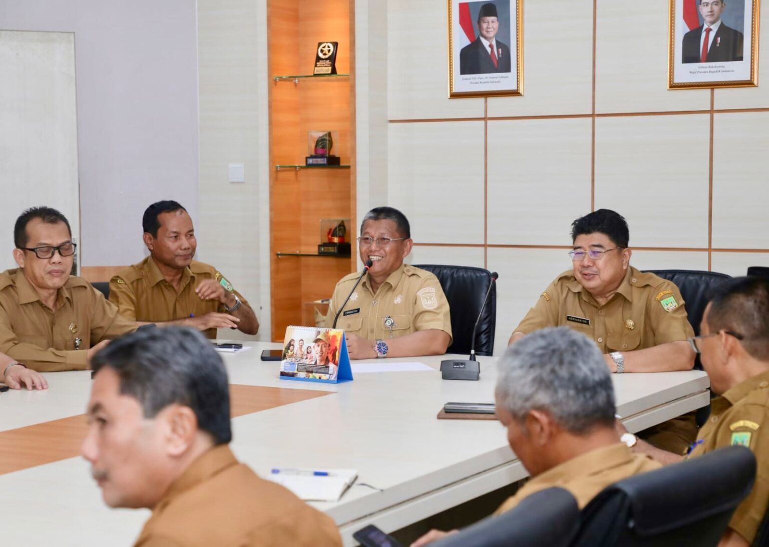 Sekda Batam, Firmansyah, memimpin Rapat Prognosis Pendapatan Daerah Tahun 2027 di Kantor Wali Kota Batam, Senin (30/3/2026). HUMAS DISKOMINFO