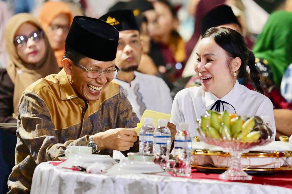 Wali Kota Batam, Amsakar Achmad bersama Wakil Wali Kota Batam, Li Claudia Chandra, menghadiri halalbihalal tingkat Kecamatan Seibeduk, Selasa (31/3/2026) malam. HUMAS DISKOMINFO BATAM