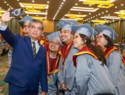 Lulusan Perguruan Tinggi Harus Miliki Strategi Triple Readiness Hadapi Era AI