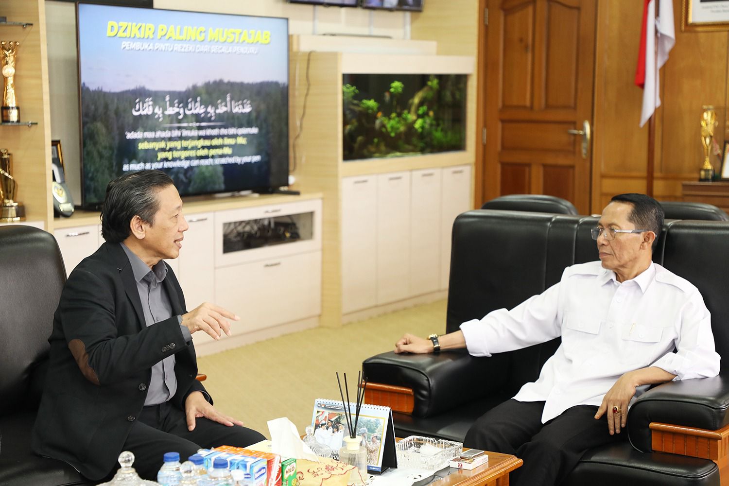 Wali Kota Batam, Amsakar Achmad, menerima kunjungan Deputi Kepala Bidang Pemanfaatan Riset dan Inovasi BRIN, R. Hendrian, di Kantor Wali Kota Batam, Rabu (29/4/2026). HUMAS DISKOMINFO BATAM