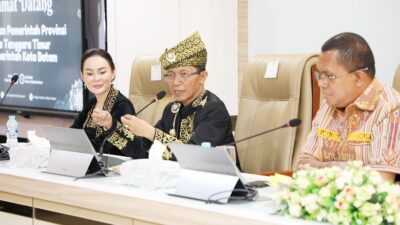 Wali Kota dan Wakil Wali Kota Batam, Amsakar Achmad dan Li Claudia Chandra, menerima kunjungan Gubernur NTT, Emanuel Melkiades Laka Lena, di Kantor Wali Kota Batam, Senin (11/5/2026). HUMAS DISKOMINFO BATAM