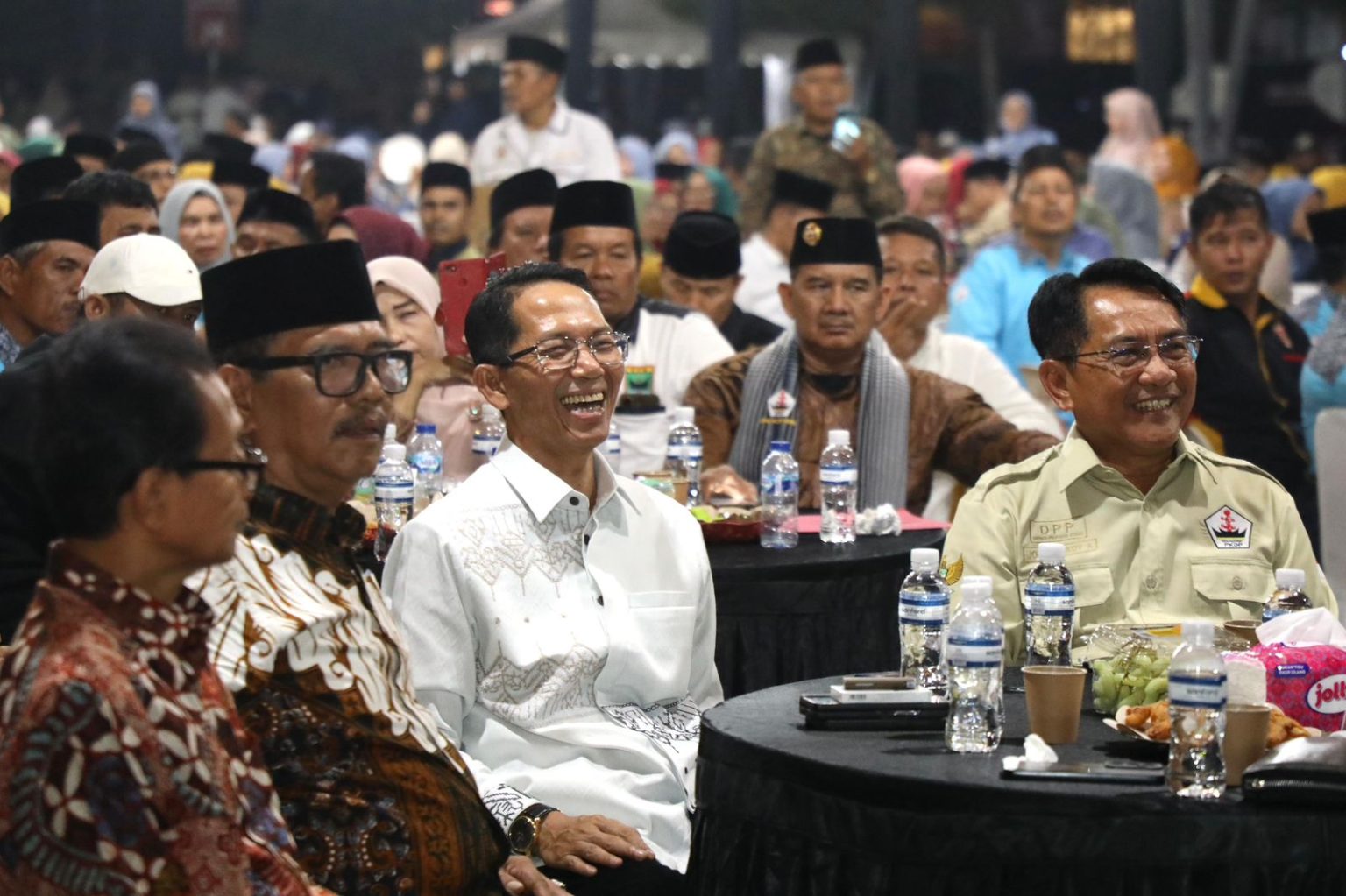 Wali Kota Batam, Amsakar Achmad, menghadiri pelantikan pengurus DPD PKDP Kota Batam dan DPD GEMPAR Kota Batam di Halaman Parkir Mall Botania 2, Batamcentre, Sabtu (2/5/2026) malam. HUMAS DISKOMINFO BATAM / DHEO ANANDA PUTRA