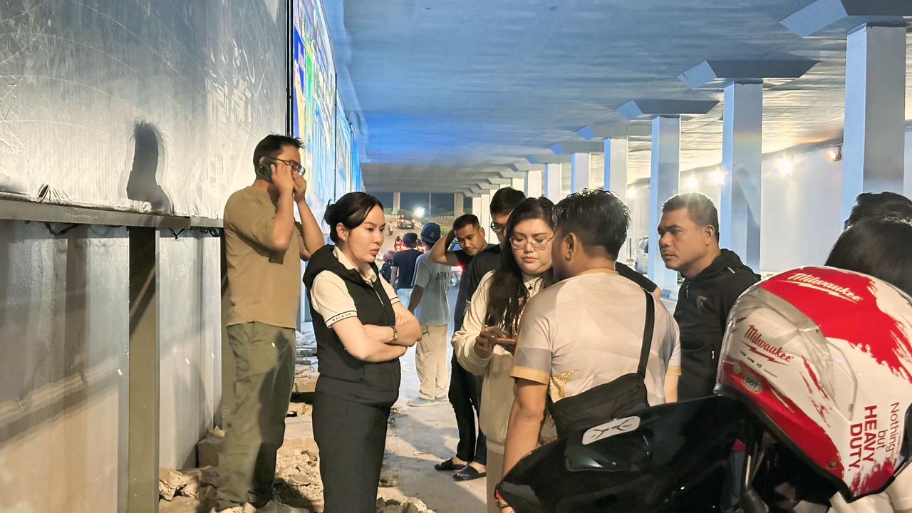 Wakil Kepala Badan Pengusahaan (BP) Batam, Li Claudia Chandra, meninjau langsung kondisi infrastruktur di kawasan Terowongan Pelita pada Sabtu (13/6/2026) malam.
