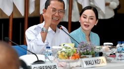 Wali Kota Batam, Amsakar Achmad, didampingi Wakil Wali Kota Batam, Li Claudia Chandra, menyampaikan saran saat menerima kunjungan Pansus DPR RI dan DPD RI di Kantor Wali Kota Batam, Senin (20/7/2026). HUMAS DISKOMINFO BATAM