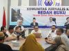 Diselenggarakan KJK, Tujuh Doktor Hadiri Bedah Buku ‘Menjaga Nurani’ Karya Wartawan Senior Ridarman Bay