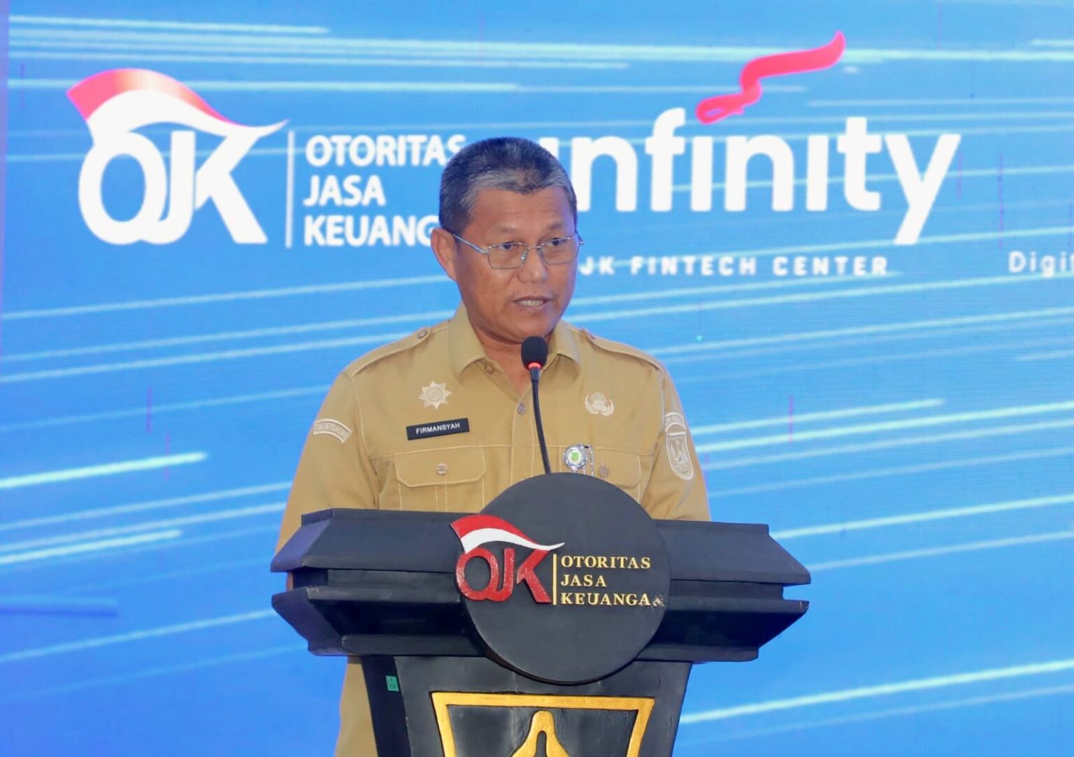 Sekda Batam, Firmansyah, menyampaikan sambutan saat menghadiri DFL di Politeknik Negeri Batam, Senin (31/8/2026). HUMAS DISKOMINFO BATAM
