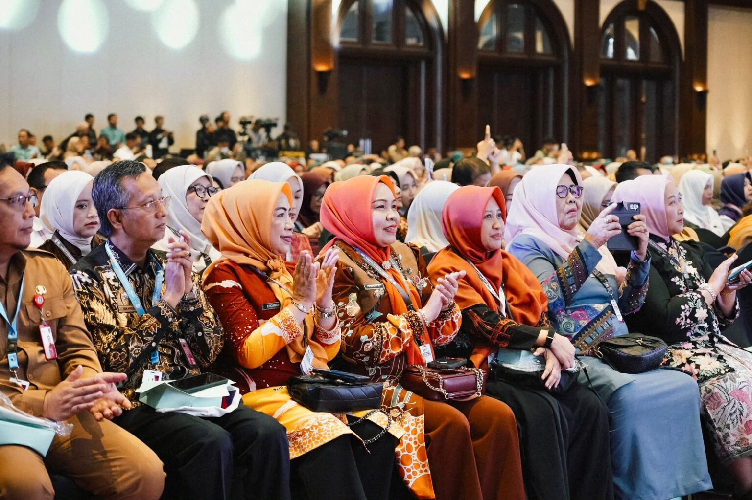 Ketua TP-PKK Batam, Erlita Amsakar, menghadiri Rapat Penguatan Tata Kelola Lembaga Dekranas, TP-PKK, dan Tim Pembina Posyandu se-Indonesia Bagian Barat di Jakarta Selatan, Senin (21/9/2026). HUMAS DISKOMINFO BATAM