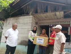 PT AAP Salurkan 25 Paket Sembako ke Warga Teluk Lekop Secara Door to Door 
