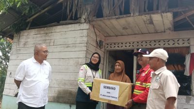 PT AAP Salurkan 25 Paket Sembako ke Warga Teluk Lekop Secara Door to Door 