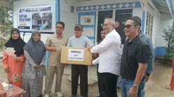 PT AAP Renovasi Rumah Warga dan Tebar Paket Sembako, Bupati Karimun Apresiasi