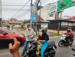 Asap Makin Tebal, PKSB Karimun Bagi-bagi 2.500 Masker di Lampu Merah Sei Lakam 