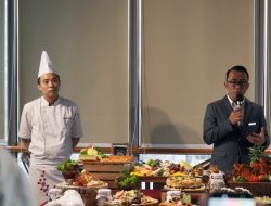 Kolaborasi Dua Chef Internasional Hadirkan Perayaan Natal dan Tahun Baru dengan Sentuhan Nusantara di Oakwood Grand Batam