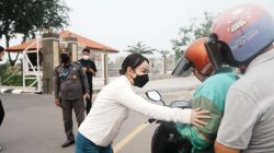 Peduli Kesehatan Masyarakat, BP Batam Bagikan Masker di Tengah Sebaran Kabut Asap